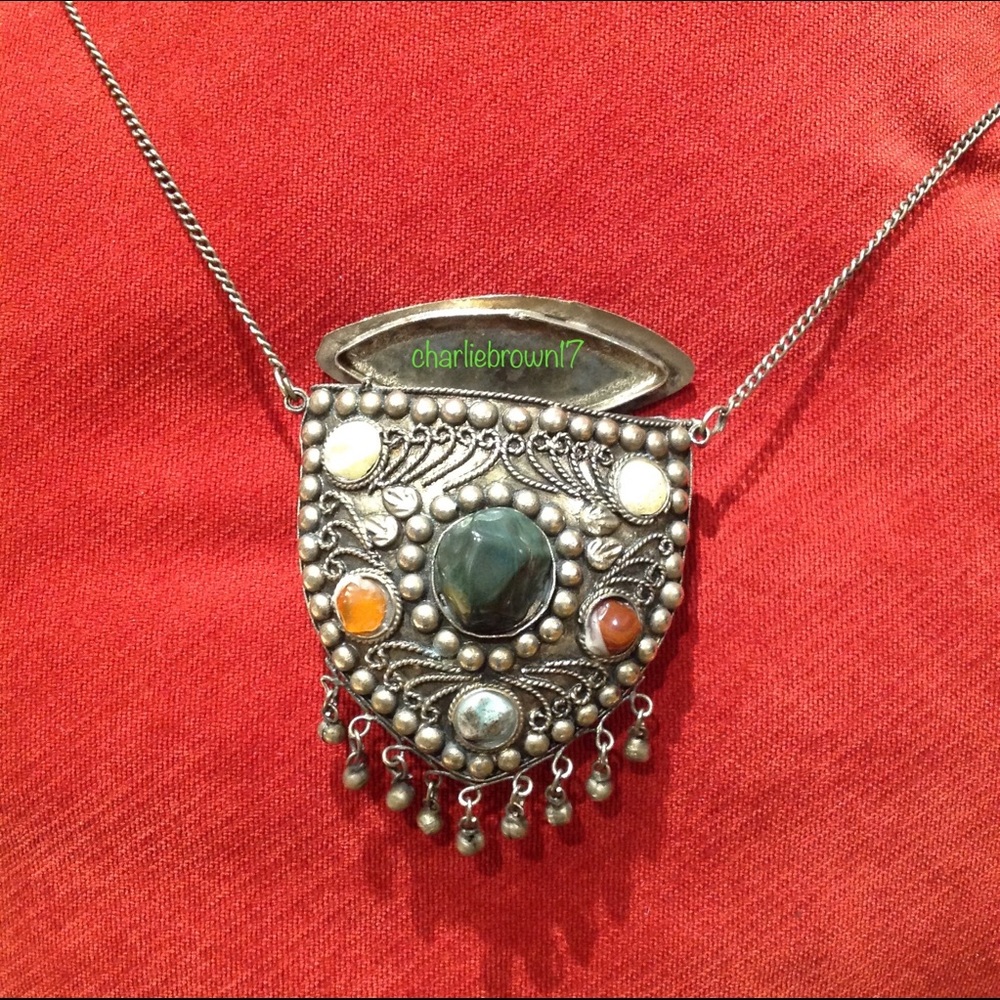 Decorative Tiny Purse Medallion - image 1